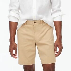 NWT J. Crew Men’s 9" flex chino short in Color Khaki in a Size 38